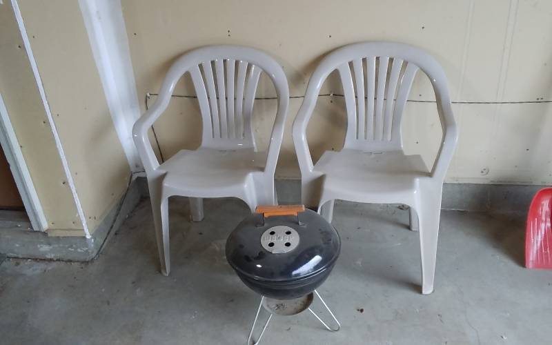 lot 58 image: Small Weber Charcoal Grill, 2-Plastic Patio Chairs