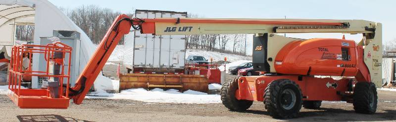 lot 1 image: JLG 800 AJ Articulating Boom Lift