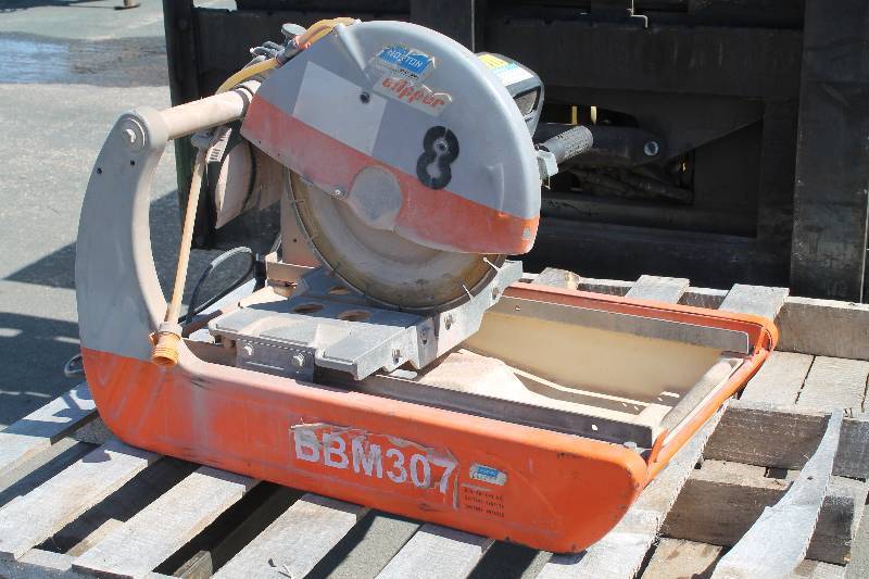 lot 7 image: Block Buster Mini Masonry Saw