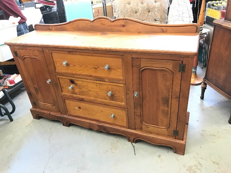 lot 601 image: SOLID WOOD BUFFET