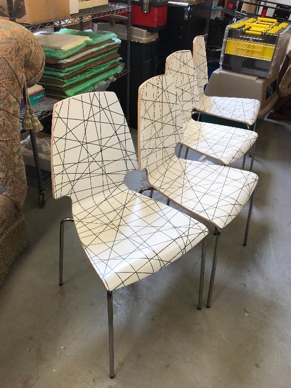 lot 611 image: DECORATIVE STACKING CHAIRS