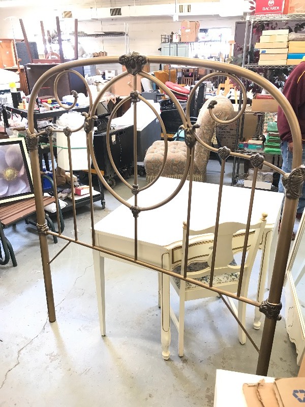 lot 612 image: FULL SIZE BRONZE METAL HEADBOARD