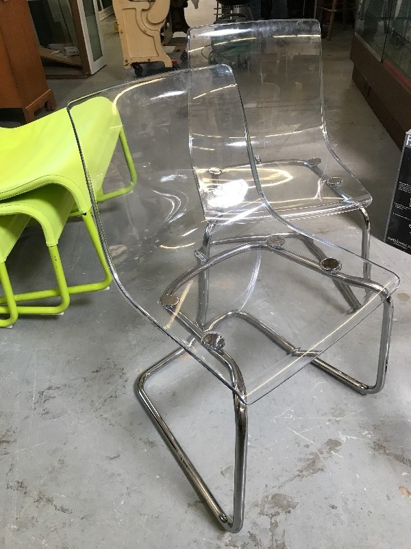 lot 621 image: CLEAR ACRYLIC CHAIRS