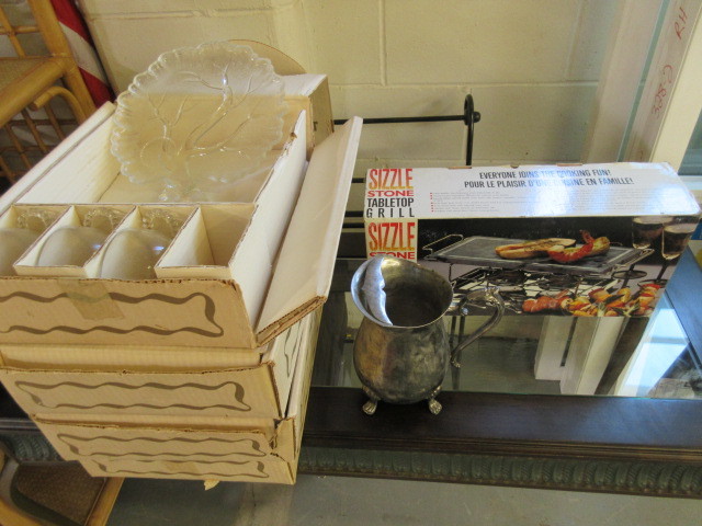 lot 633 image: SIZZLE STONE TABLETOP GRILL AND HOSTESS SETS
