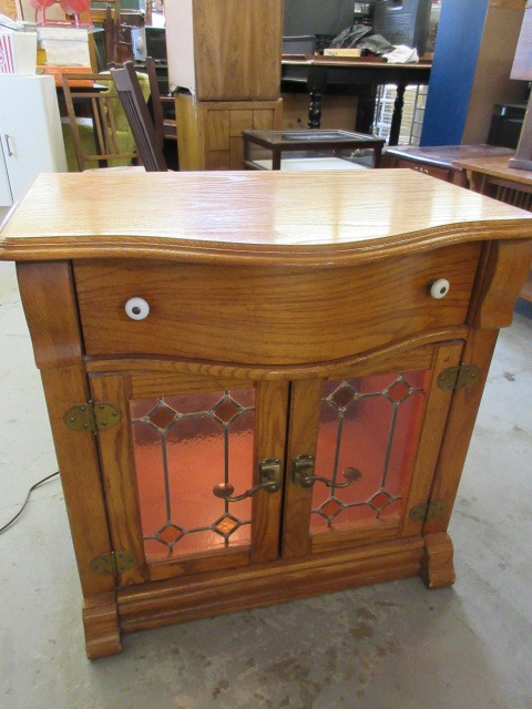 lot 648 image: PULASKI LIGHT UP OAK END TABLE