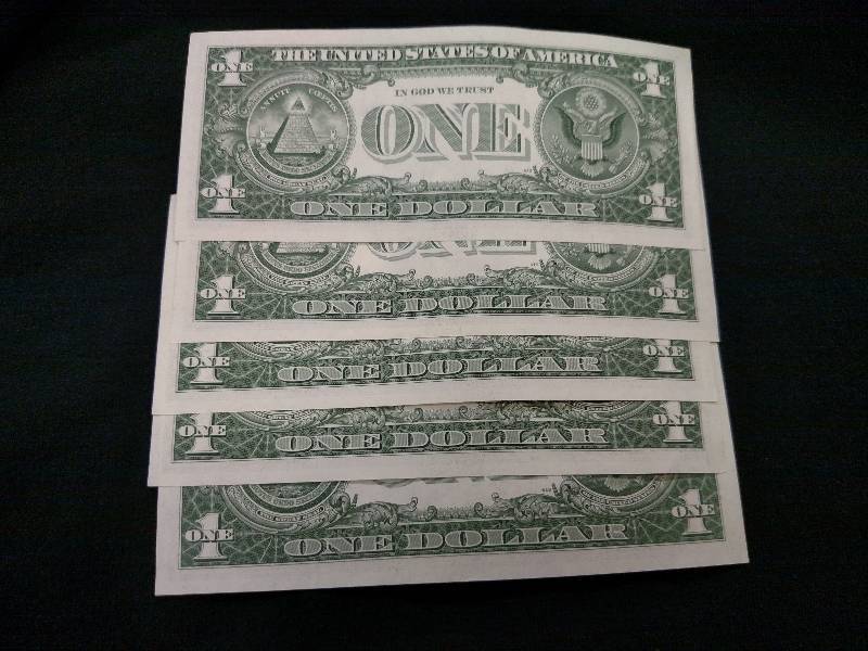 lot 176 image: (5) Uncirculated 1957 B One Dollar