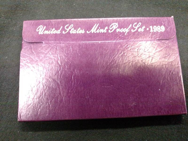 lot 187 image: 1989 U.S Proof Coin Set...