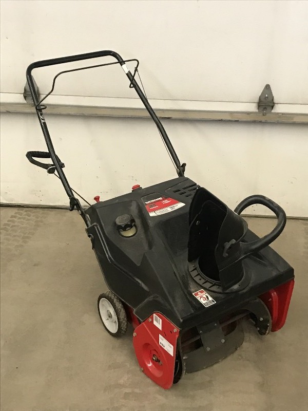 lot 13 image: MTD 21 Single Stage Snowblower, 4-...