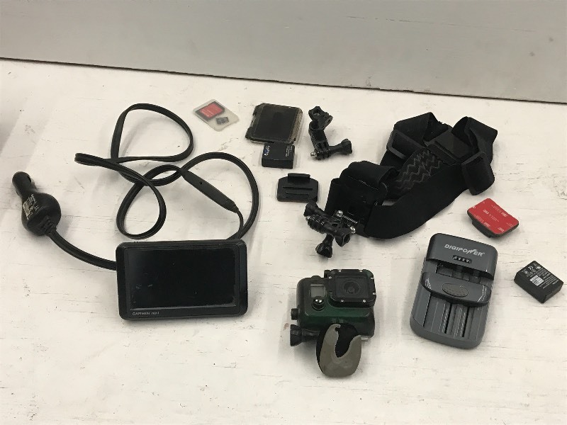 lot 16 image: Lot Of (1) Garmin Nuvi-465 GPS Sys...