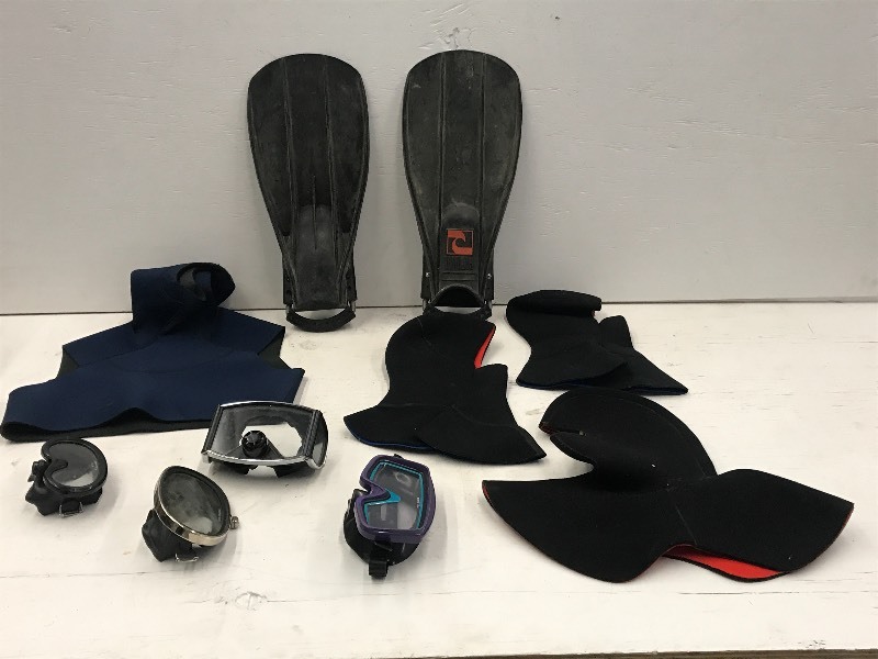 lot 42 image: Box Of Dive Gear Masks, Flippers, ...