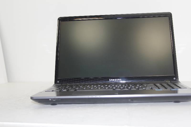 lot 37 image: Samsung NP300E5C-A01UB Laptop computer