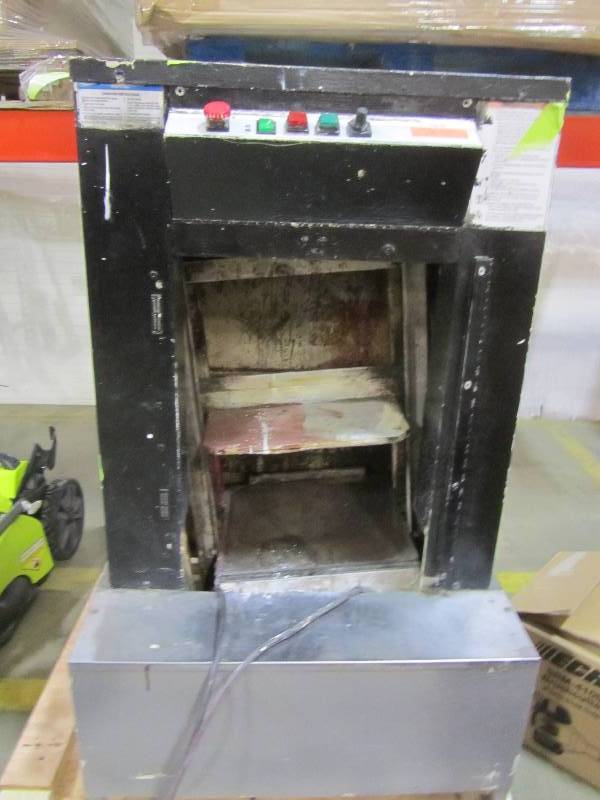 lot 6 image: paint shaker