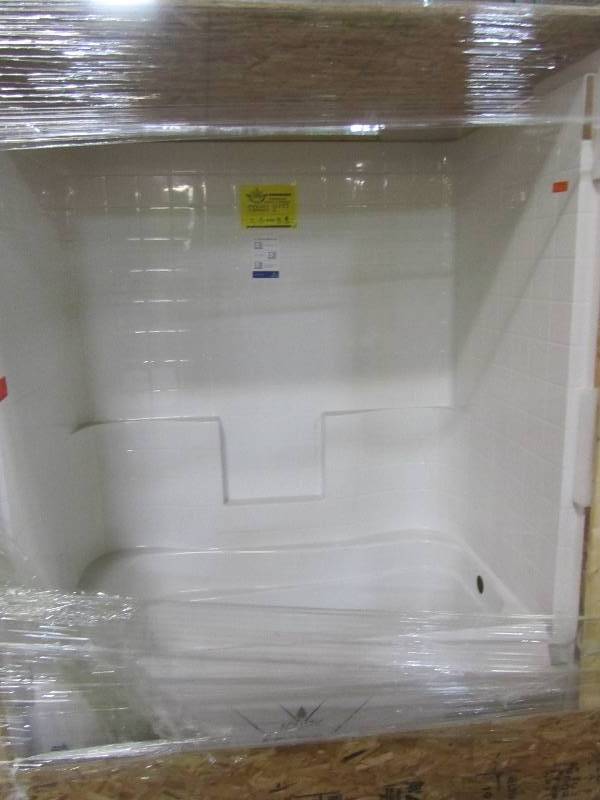 lot 44 image: Aquatic Everyday Smooth Tile 60 in. x 36 in. x 76 in. 1-Piece Bath and Shower Kit with Right Drain in White