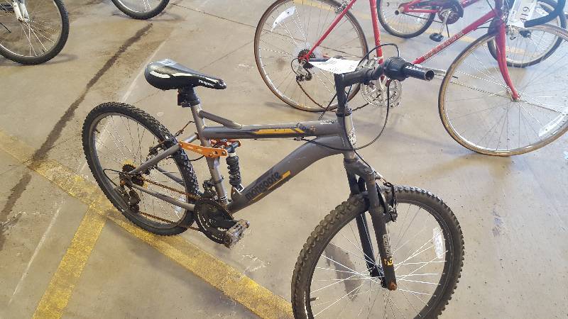 lot 418 image: Mongoose 2.1 Ledge  Racing Bike with GreyOrange 15.5in. Frame, 20in. Wheel