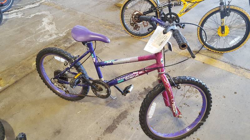 lot 438 image: Murray Mountain Scene  All-Terrain Bike with PurpleSilverMaroon 13in. Frame, 16in. Wheel