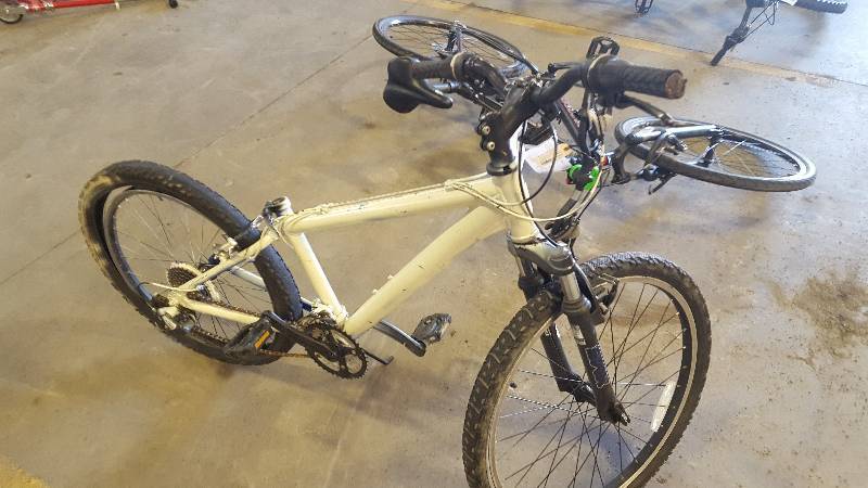 lot 449 image: Spray Pianted  Multi-speed  Bike with Blue 13in. Frame, 19in. Wheel