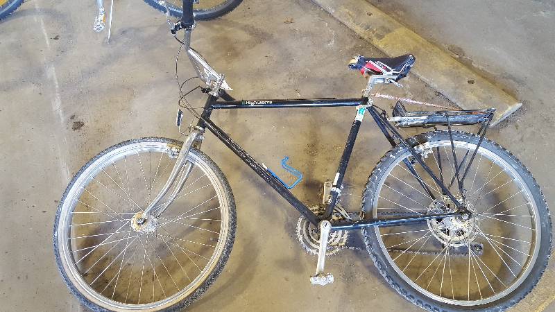 lot 467 image: Schwinn High Sierra   Bike with Black 19.5in. Frame, 21.5in. Wheel