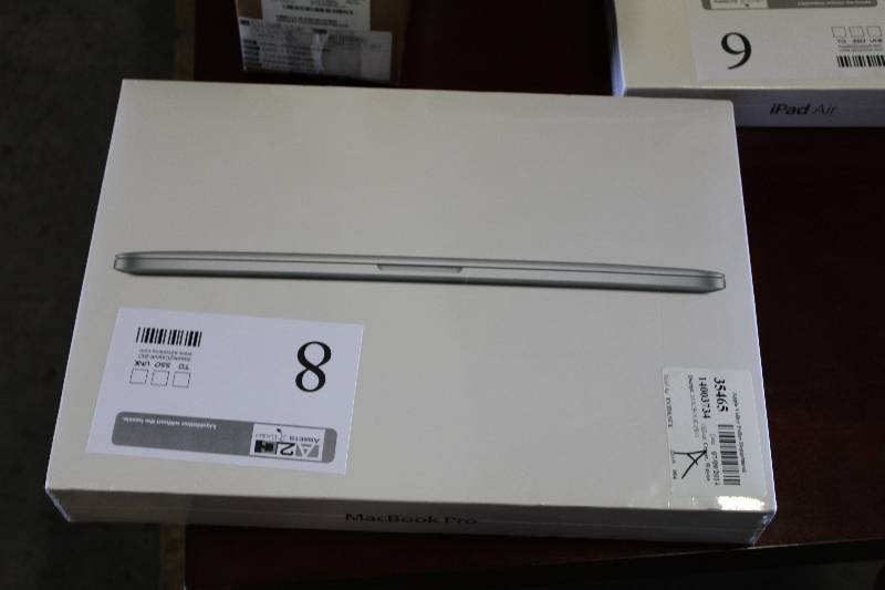 lot 8 image: Apple MacBook Pro