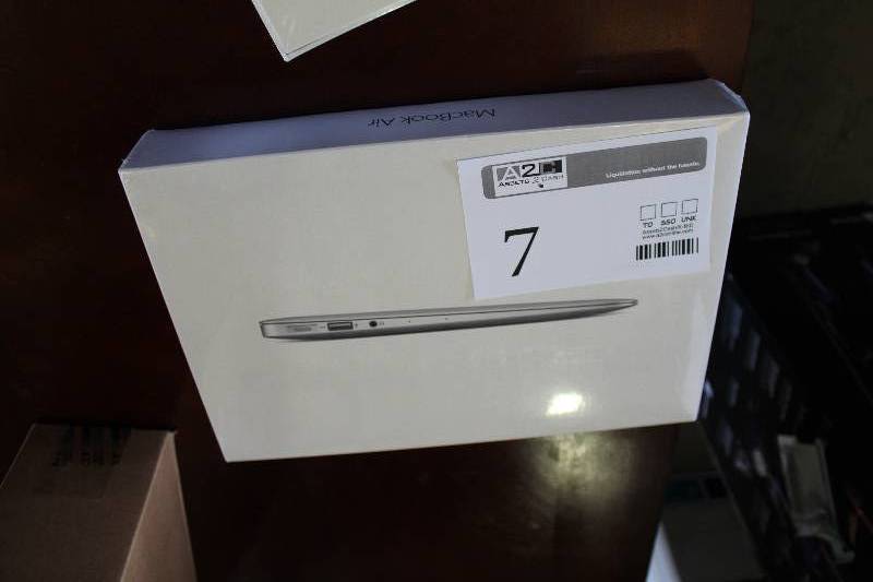 lot 7 image: Apple MacBook Air