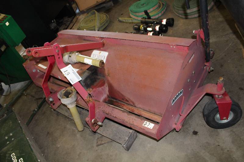 lot 15 image: Toro Commercial Plug Pulverizer