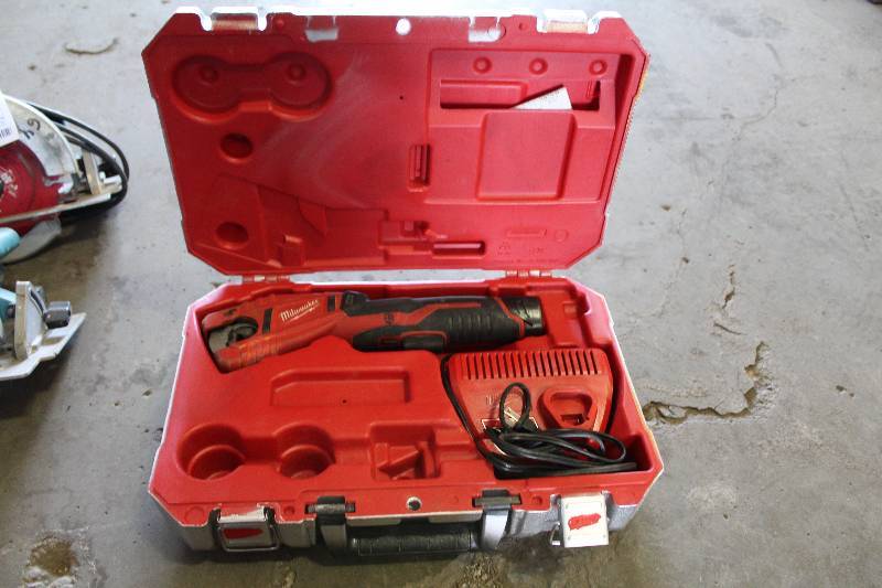 lot 60 image: Milwaukee Tools CORDLESS Copper Tubing Cutter w Case