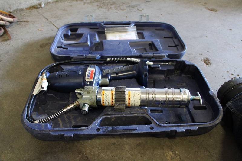 lot 59 image: Lincoln PowerLuber Grease Gun w Case