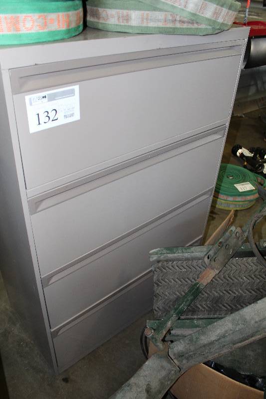 lot 132 image: 4-Drawer Metal Lateral File Cabinet