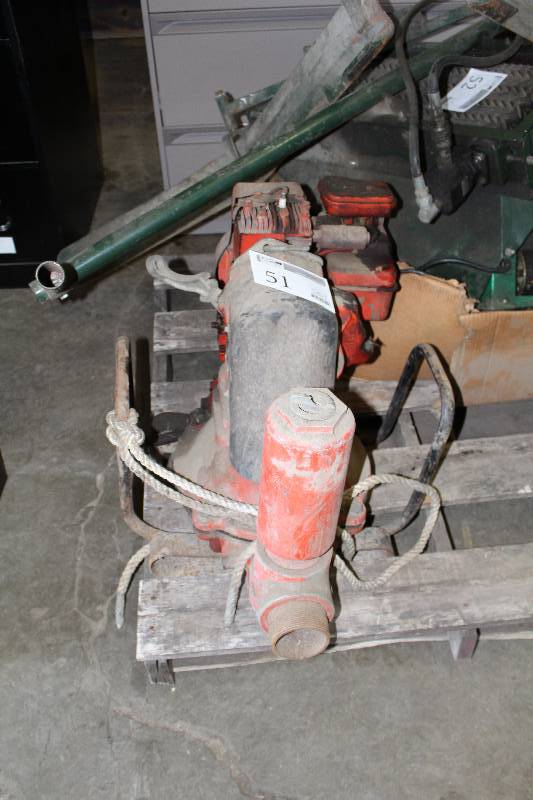 lot 51 image: Commercial Water Pump
