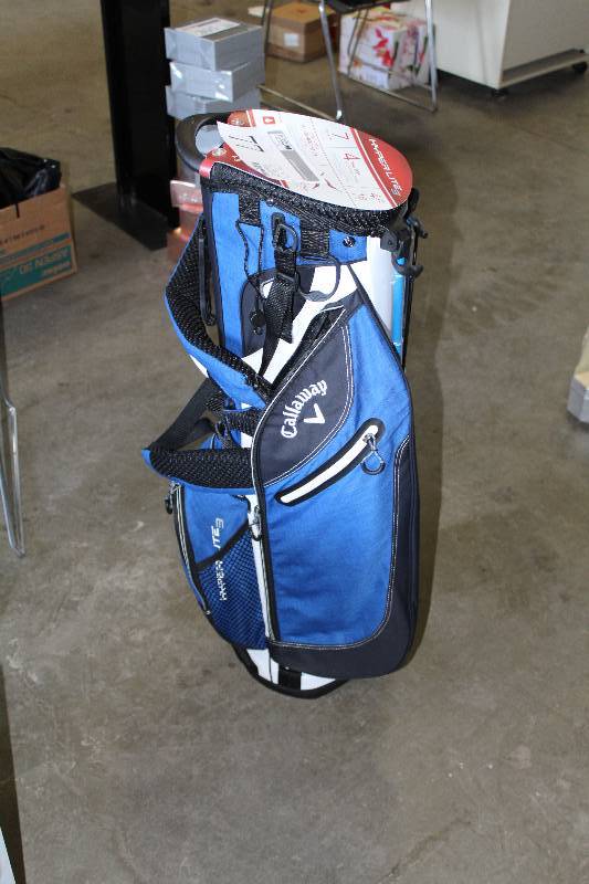 lot 77 image: Sky Vodka Hyper Lite 3 7-Pocket Golf Bag