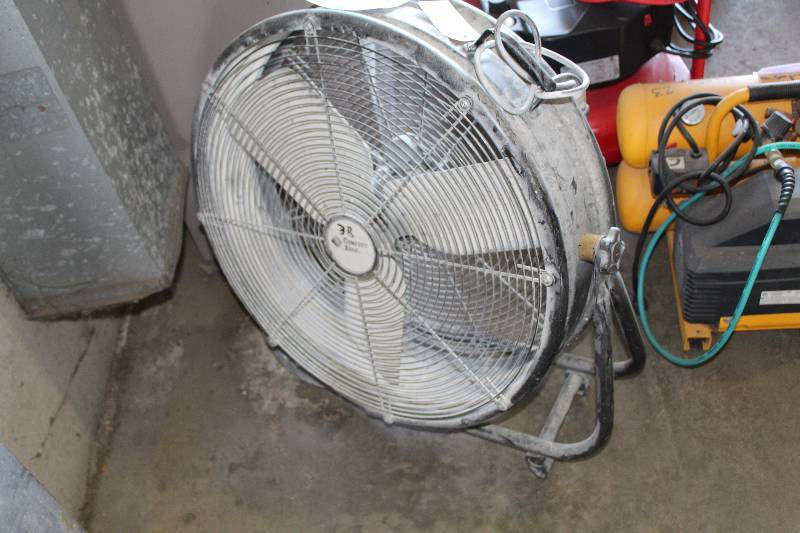 lot 83 image: Comfort Zone Shop Fan