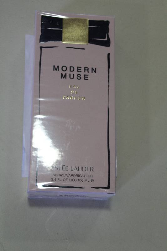 lot 178 image: Este Lauder Modern Muse Perfume