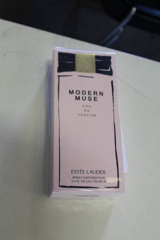 lot 169 image: Este Lauder Modern Muse Perfume