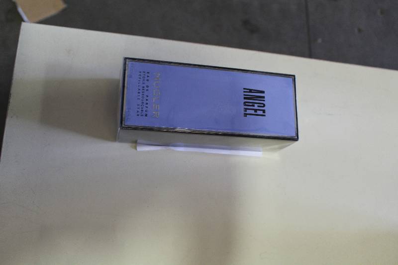 lot 152 image: Mugler Angel Perfume Refillable Star
