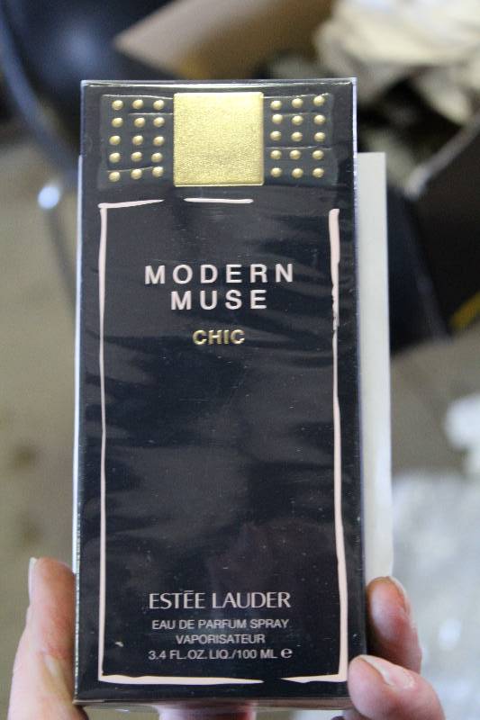lot 160 image: Este Lauder Modern Muse Perfume