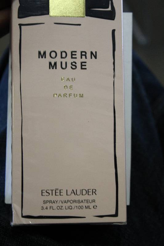 lot 176 image: Este Lauder Modern Muse Perfume