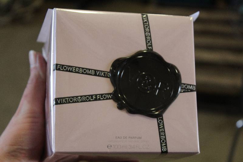 lot 195 image: Victor & Rolf Flowerbomb Perfume