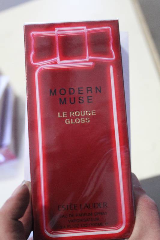lot 220 image: Este Lauder Modern Muse Perfume