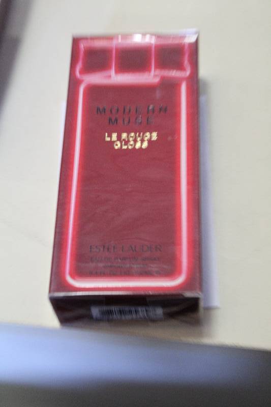 lot 221 image: Este Lauder Modern Muse Perfume
