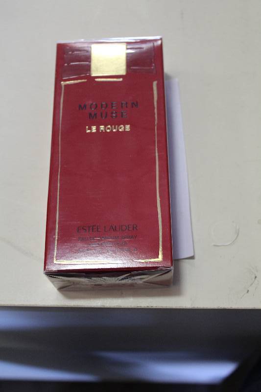 lot 231 image: Este Lauder Modern Muse Perfume