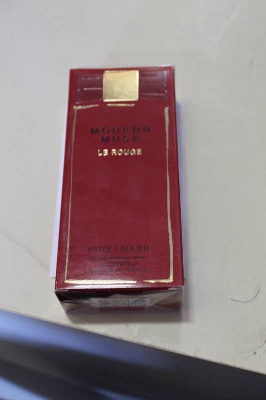 lot 232 image: Este Lauder Modern Muse Perfume