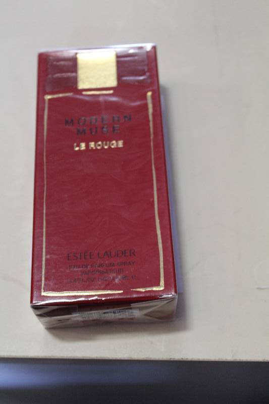 lot 229 image: Este Lauder Modern Muse Perfume