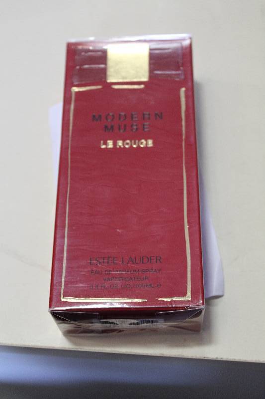 lot 226 image: Este Lauder Modern Muse Perfume