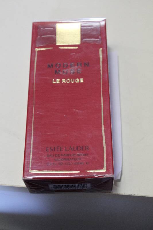 lot 228 image: Este Lauder Modern Muse Perfume
