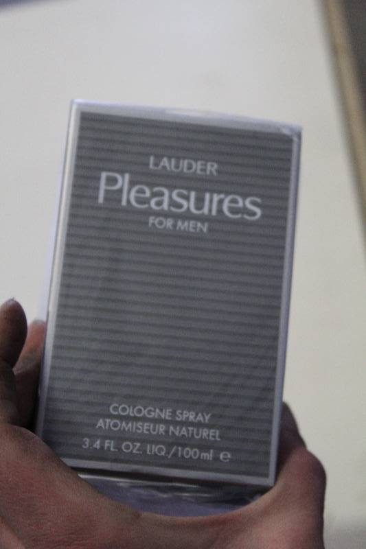 lot 237 image: Este Lauder Pleasures For Men