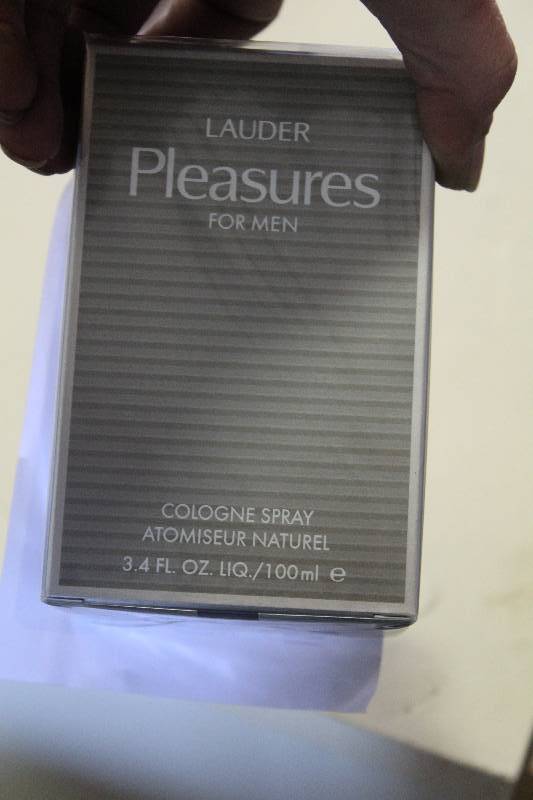 lot 240 image: Este Lauder Pleasures For Men