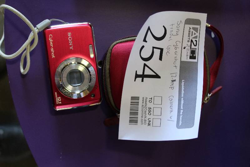 lot 254 image: Sony Cybershot 12MP Camera w Case