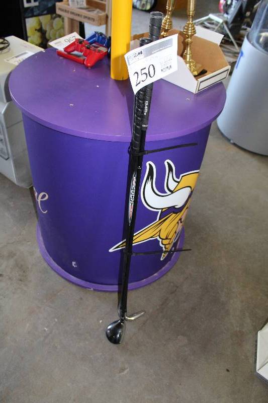 lot 250 image: Golf Clubs