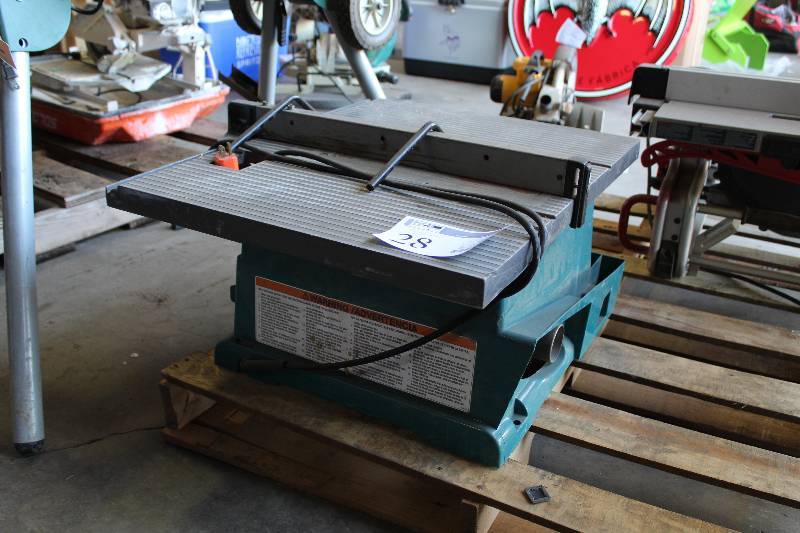 lot 28 image: Makita Table Saw