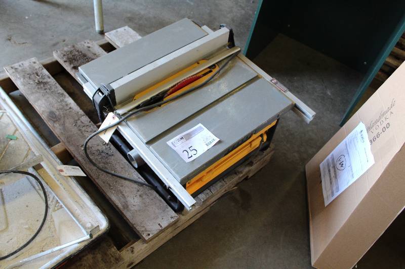 lot 25 image: DeWalt DW745 10 in. Compact Jobsite Table Saw