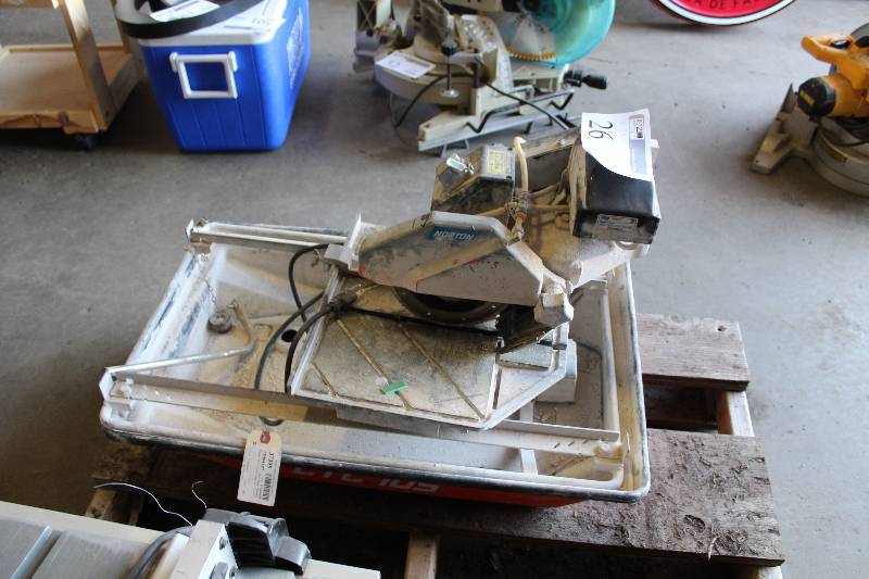 lot 26 image: NORTON CLIPPER R0102  CTC-705 WET MASONRY SAW